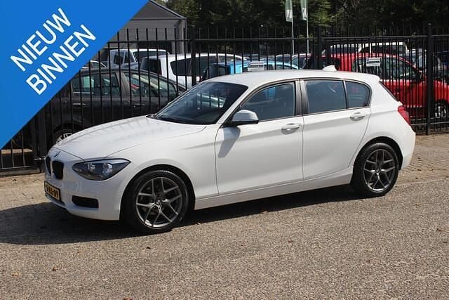 Wit Gebruikt 2012 BMW 114 Hatchback | € 6.450 (Super prijs) - Afbeelding 1/4