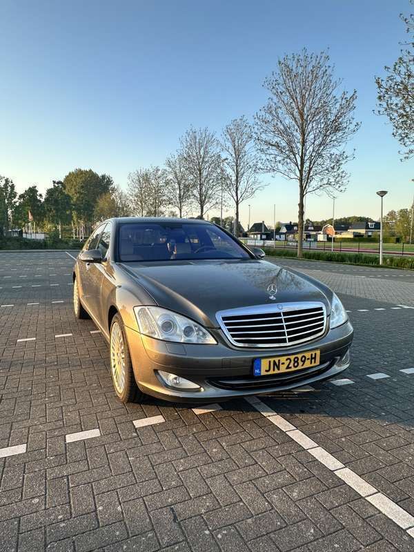 Grijs Gebruikt 2006 Mercedes S500 Sedan | € 12.499 (Eerlijke prijs) - Afbeelding 1/4