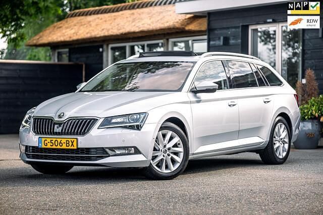 Grijs Gebruikt 2019 Skoda Superb Business Line Stationwagen | € 18.999 (Eerlijke prijs) - Afbeelding 1/4