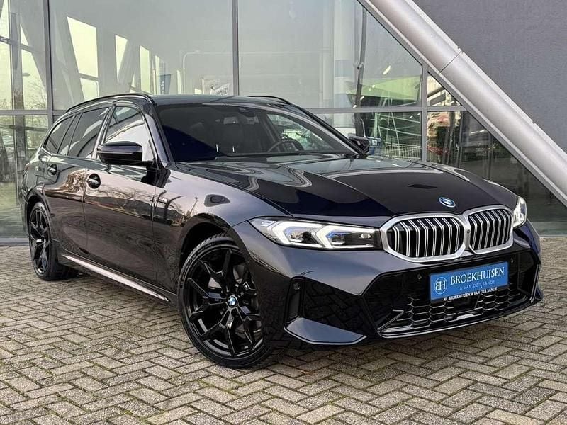Occasion BMW 330e M Sport 292 PK (214 kW) 2025 Zwart (metallic) Stationwagen