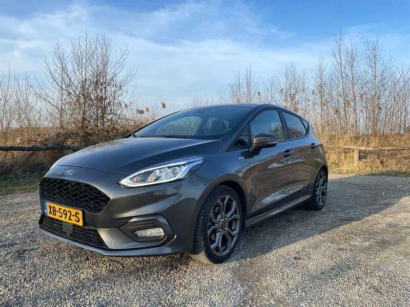 Grijs Gebruikt 2018 Ford Fiesta ST-Line Hatchback | € 12.250 (Eerlijke prijs) - Afbeelding 1/4