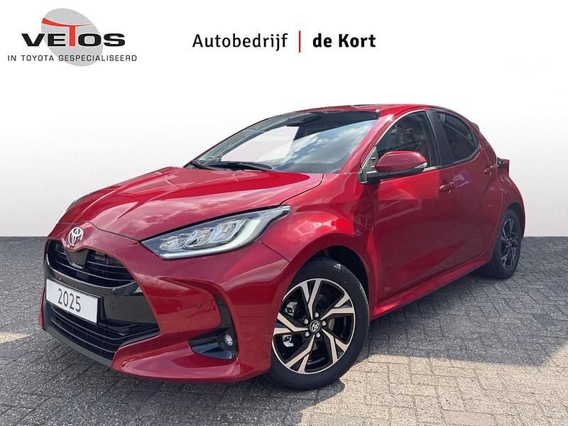 Rood Nieuw 2025 Toyota Yaris Hybrid Comfort Hatchback | € 28.750 (Goede deal) - Afbeelding 1/4