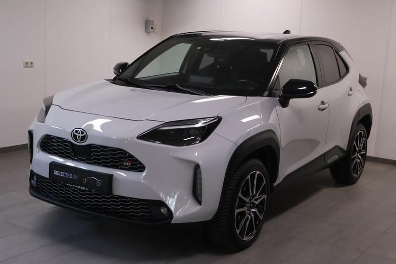 Grijs Occasion 2023 Toyota Yaris Cross Sport SUV | € 30.584 (Eerlijke prijs) - Afbeelding 1/4