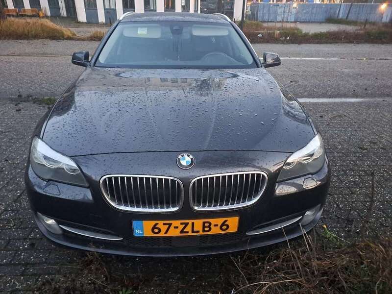Grijs Gebruikt 2013 BMW 528 Executive Stationwagen | € 12.500 (Eerlijke prijs) - Afbeelding 1/4