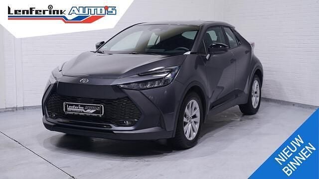 Grijs (metallic) Occasion 2024 Toyota C-HR Active SUV | € 28.966 (Super prijs) - Afbeelding 1/4
