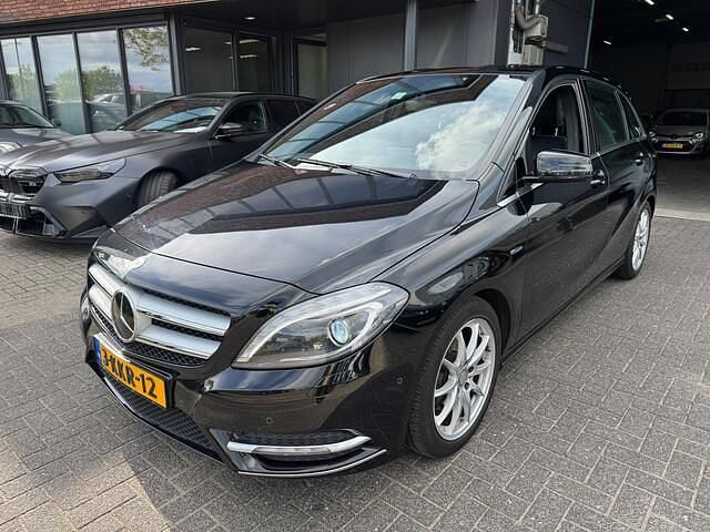 Zwart Gebruikt 2012 Mercedes B200 MPV | € 10.895 (Eerlijke prijs) - Afbeelding 1/4