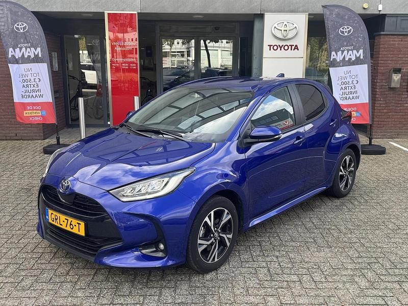 Blauw Gebruikt 2024 Toyota Yaris Hybrid Edition Hatchback | € 24.239 (Eerlijke prijs) - Afbeelding 1/4