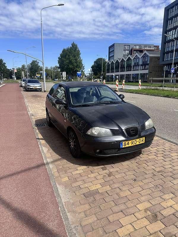 Zwart Gebruikt 2005 Seat Ibiza Stylance Hatchback | € 1.000 (Super prijs) - Afbeelding 1/4