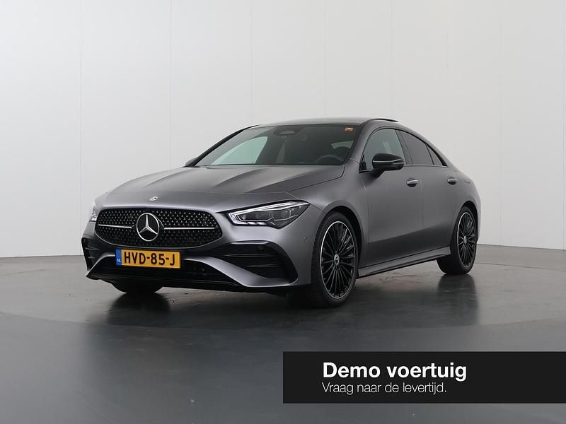 Grijs Gebruikt 2025 Mercedes CLA180 Business Sedan | € 57.350 - Afbeelding 1/4