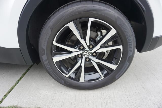 Nieuw Toyota C-HR 163 PK (119 kW) 2026 Wit SUV