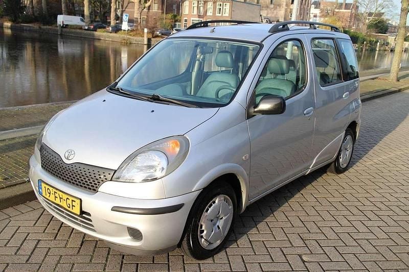 Occasion 2000 Toyota Yaris Luna Stationwagen | € 1.950 (Goede deal) - Afbeelding 1/4