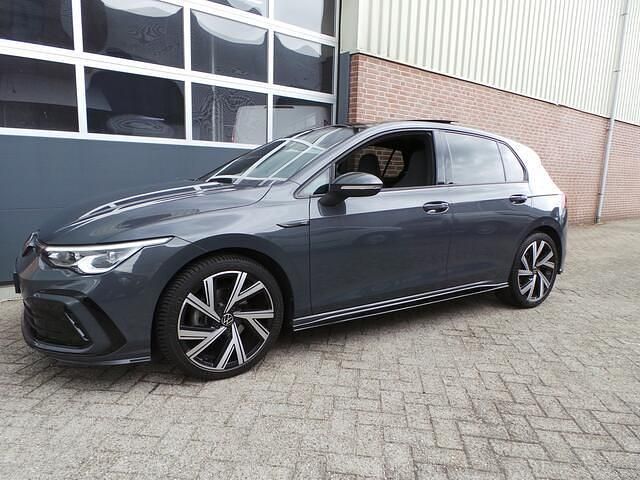Grijs Gebruikt 2024 VW Golf VIII R-line Hatchback | € 31.950 (Eerlijke prijs) - Afbeelding 1/4
