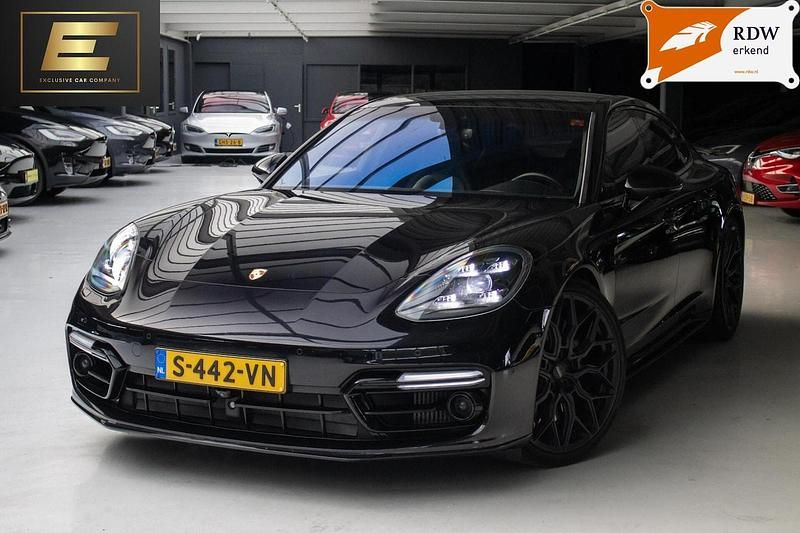 Zwart, metallic lak Gebruikt 2018 Porsche Panamera Turbo S Sedan | € 79.950 (Duur) - Afbeelding 1/4