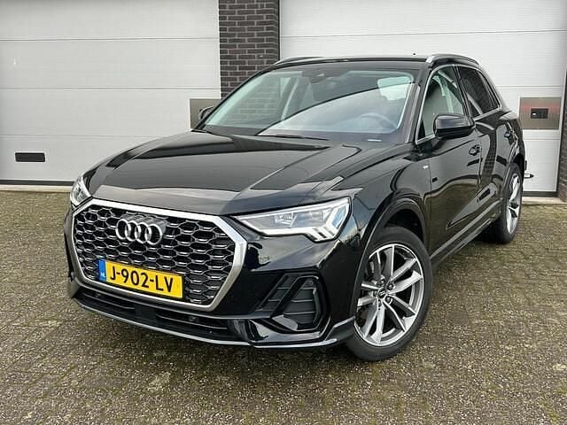 Zwart (metallic) Gebruikt 2020 Audi Q3 Business SUV | € 28.950 (Super prijs) - Afbeelding 1/4