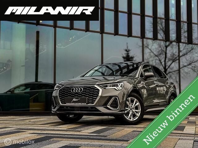 Grijs Gebruikt 2024 Audi Q3 Sportback S-Line SUV | € 39.945 - Afbeelding 1/4