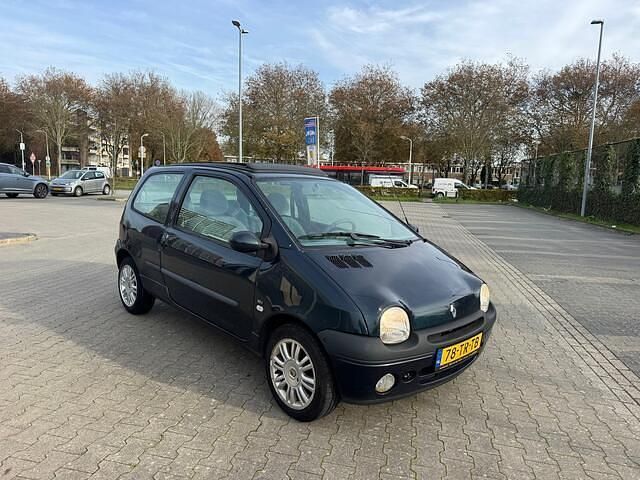 Groen (metallic) Gebruikt 2007 Renault Twingo Initiale Paris Hatchback | € 2.450 (Iets duurder) - Afbeelding 1/4