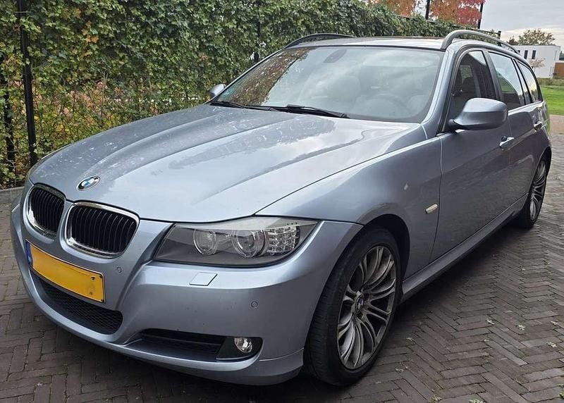 Blauw Gebruikt 2010 BMW 320 Efficient Dynamics Stationwagen | € 4.950 (Goede deal) - Afbeelding 1/4