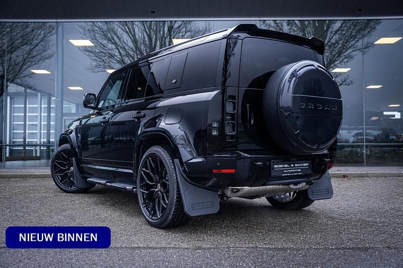 Zwart Nieuw 2025 Land Rover Defender SUV | € 130.845 - Afbeelding 1/4