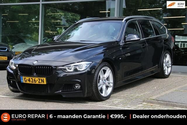 Zwart Gebruikt 2020 BMW 318 M Sport Stationwagen | € 19.995 (Goede deal) - Afbeelding 1/4