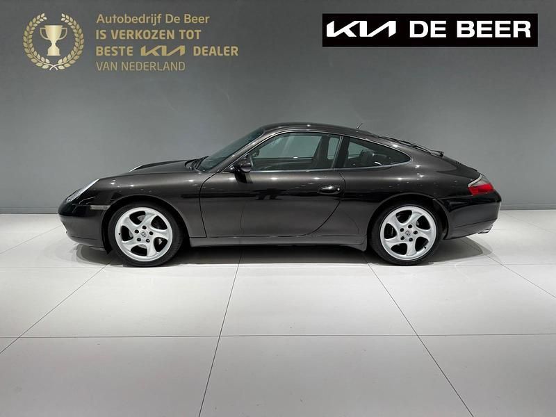 Zwart (metallic) Occasion 2000 Porsche 911 Carrera Coupé | € 29.995 (Eerlijke prijs) - Afbeelding 1/4