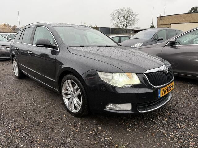 Zwart Gebruikt 2012 Skoda Superb Business Line Stationwagen | € 4.999 (Duur) - Afbeelding 1/4
