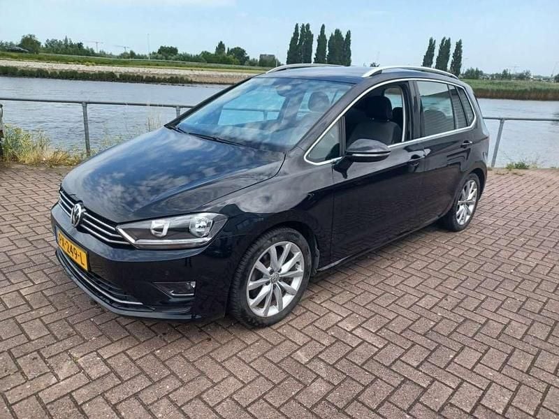 Zwart, andere lak Gebruikt 2017 VW Golf Sportsvan Highline MPV | € 12.950 (Goede deal) - Afbeelding 1/4