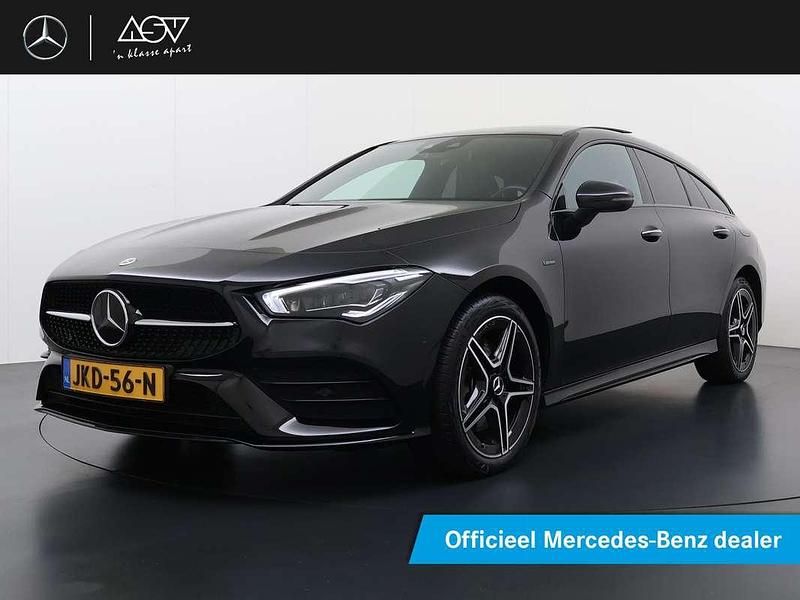 Zwart Gebruikt 2021 Mercedes CLA250e Shooting Brake Business Stationwagen | € 32.880 (Duur) - Afbeelding 1/4