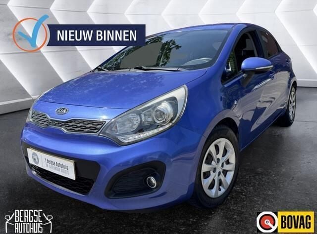 Blauw, metallic lak Gebruikt 2012 Kia Rio Plus Hatchback | € 5.490 (Eerlijke prijs) - Afbeelding 1/4