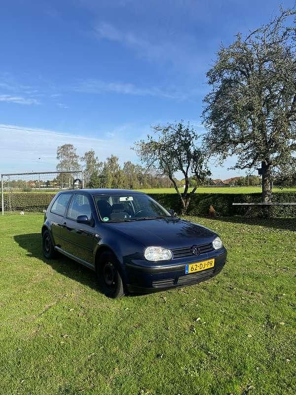 Blauw Gebruikt 1999 VW Golf IV Hatchback | € 750 (Eerlijke prijs) - Afbeelding 1/4