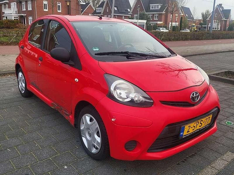 Occasion Toyota Aygo 68 PK (50 kW) 2013 Rood Hatchback
