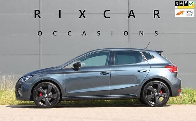 Grijs, metallic lak Gebruikt 2021 Seat Ibiza FR Hatchback | € 18.940 (Iets duurder) - Afbeelding 1/4