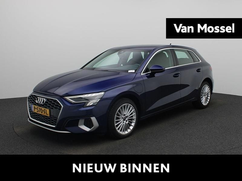 Blauw Gebruikt 2022 Audi A3 Sportback e-tron Advanced Sedan | € 27.400 (Goede deal) - Afbeelding 1/4