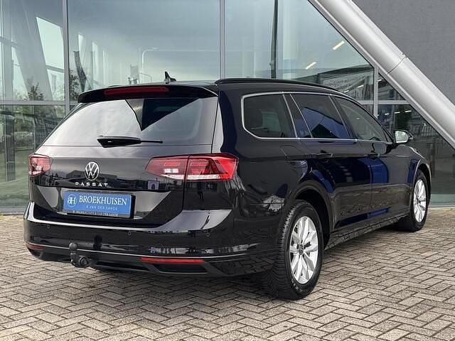 Zwart Gebruikt 2023 VW Passat Business Stationwagen | € 25.450 (Goede deal) - Afbeelding 1/4
