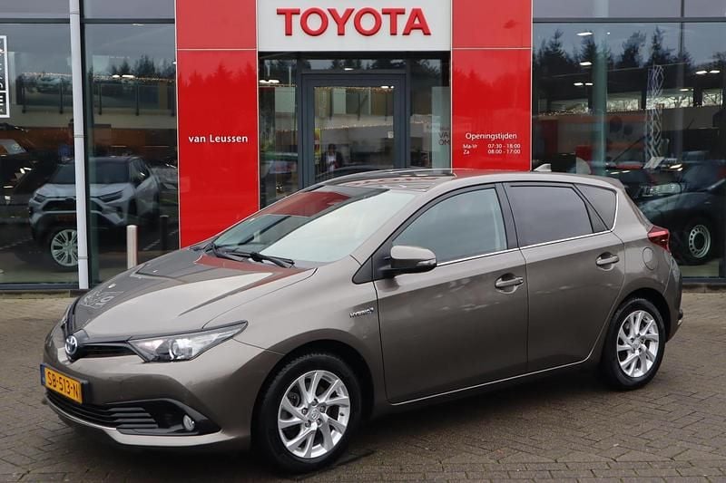 Grijs Gebruikt 2018 Toyota Auris Hybrid Hatchback | € 16.900 (Eerlijke prijs) - Afbeelding 1/4