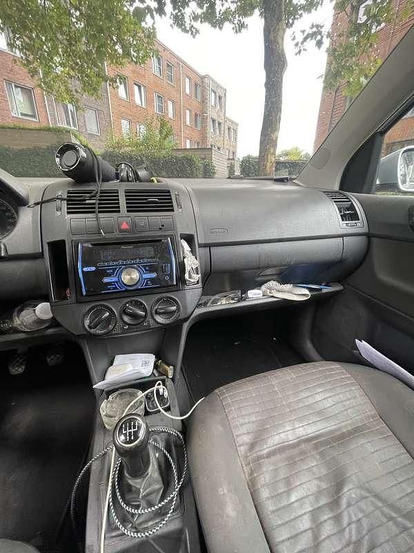 Grijs Gebruikt 2006 VW Polo Hatchback | € 850 - Afbeelding 1/4