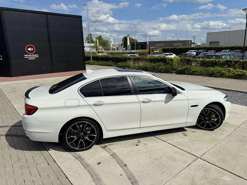 Wit Gebruikt 2013 BMW 535 Sport Line Sedan | € 16.500 (Eerlijke prijs) - Afbeelding 1/4