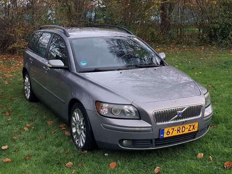 Grijs Occasion 2005 Volvo V50 Momentum Stationwagen | € 1.750 (Iets duurder) - Afbeelding 1/4