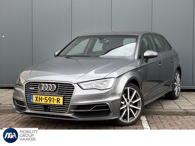 Grijs Gebruikt 2015 Audi A3 Sportback Ambition Hatchback | € 17.900 (Eerlijke prijs) - Afbeelding 1/4