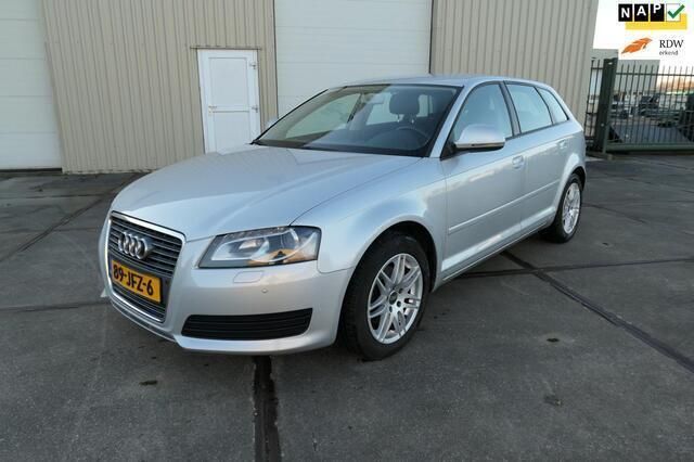 Grijs Gebruikt 2009 Audi A3 Sportback Attraction Hatchback | € 7.995 (Eerlijke prijs) - Afbeelding 1/4