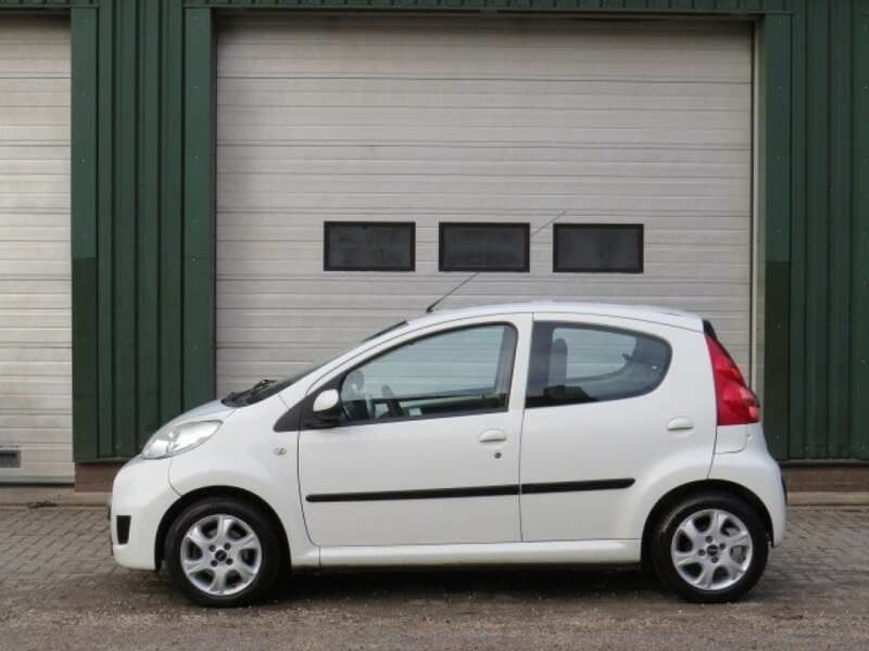 Wit Gebruikt 2011 Peugeot 107 Hatchback | € 3.450 (Iets duurder) - Afbeelding 1/4