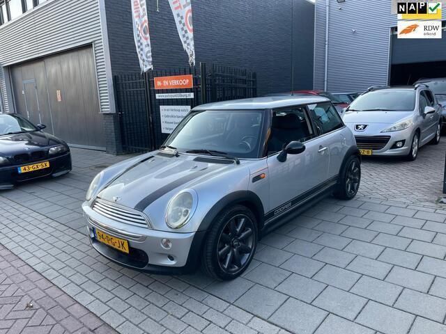 Grijs, metallic lak Gebruikt 2004 Mini Cooper Pepper Hatchback | € 1.999 (Goede deal) - Afbeelding 1/4