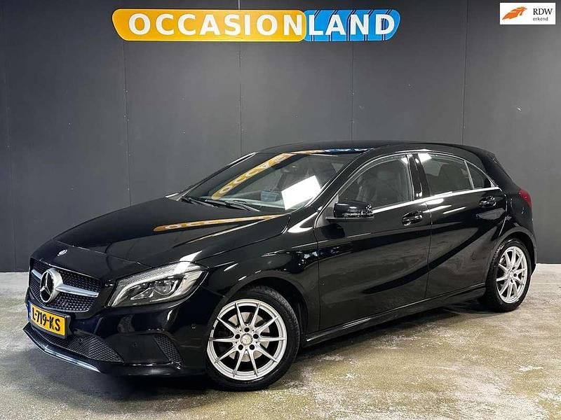 Zwart Gebruikt 2016 Mercedes A180 Hatchback | € 15.450 (Goede deal) - Afbeelding 1/4