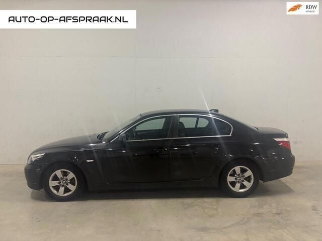 Zwart Gebruikt 2007 BMW 525 Executive Sedan | € 8.888 (Eerlijke prijs) - Afbeelding 1/4