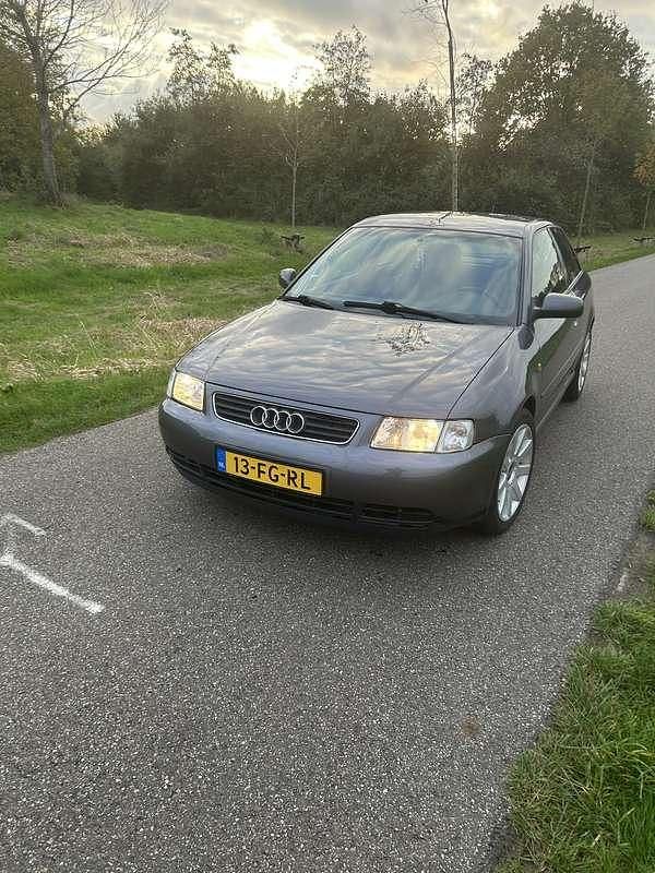 Grijs Gebruikt 2000 Audi A3 Ambition Hatchback | € 1.600 (Eerlijke prijs) - Afbeelding 1/4