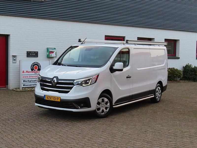 Wit Gebruikt 2023 Renault Trafic MPV | € 24.750 (Eerlijke prijs) - Afbeelding 1/4