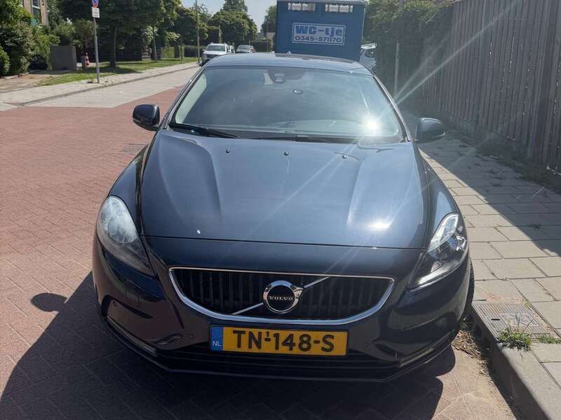 Blauw Gebruikt 2017 Volvo V40 Momentum Stationwagen | € 12.500 (Goede deal) - Afbeelding 1/4