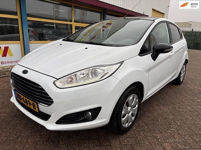Wit Occasion 2015 Ford Fiesta Hatchback | € 3.499 (Super prijs) - Afbeelding 1/4