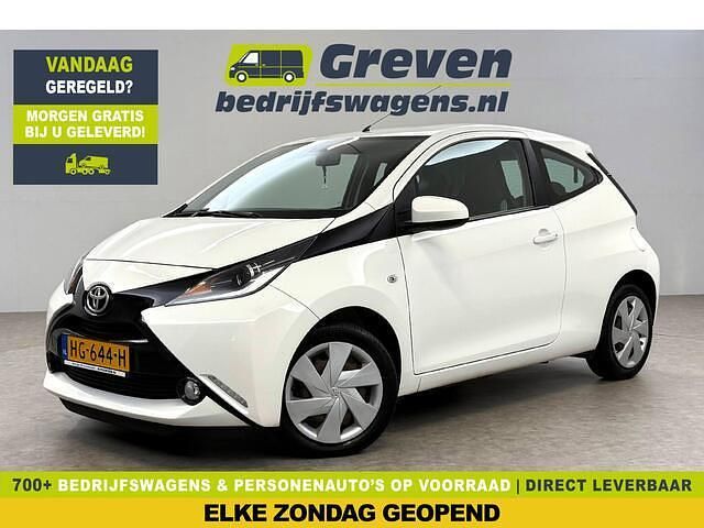 Wit Gebruikt 2015 Toyota Aygo X-play Hatchback | € 6.450 (Eerlijke prijs) - Afbeelding 1/4