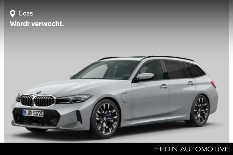 Grijs Gebruikt 2025 BMW 330e Comfort Edition Stationwagen | € 52.880 (Super prijs) - Afbeelding 1/3