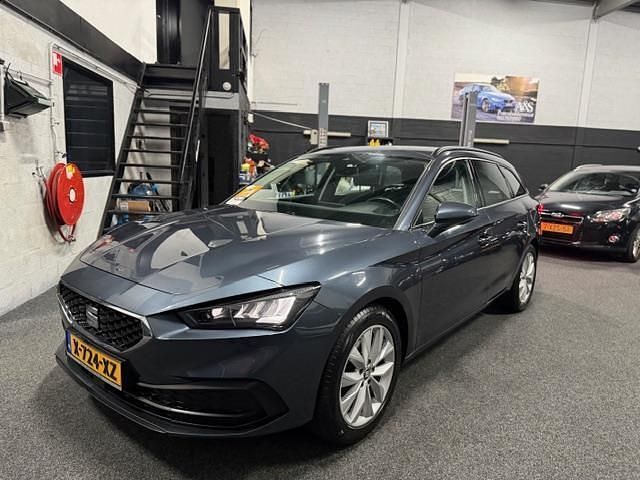 Grijs Gebruikt 2021 Seat Leon Reference Stationwagen | € 15.450 (Goede deal) - Afbeelding 1/4